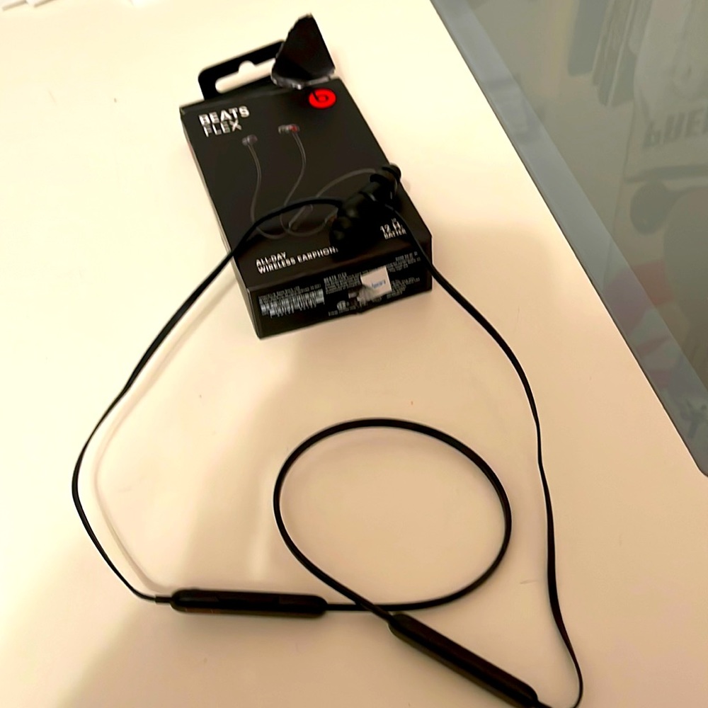 Beat flex Bluetooth brand new
